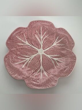 Bordallo Pinheiro Pink Cabbage Leaf 10 1/2” Dinner Plate Made in Portugal.